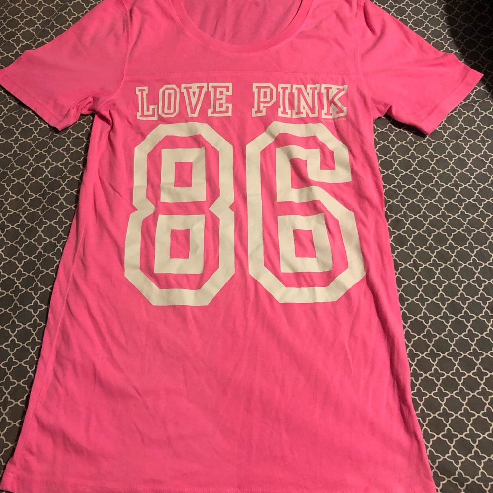 Victoria’s Secret Pink t shirt